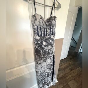 Lulu’s Floral Long Dress with Split (size s)